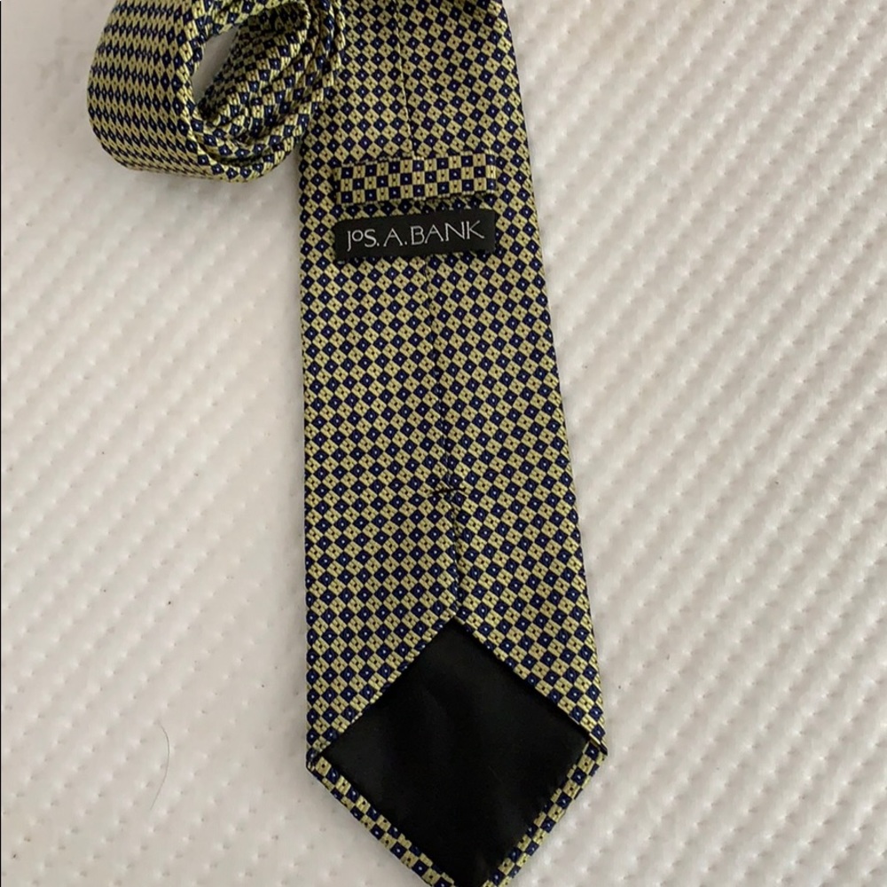Jos. A. Bank  men’s tie.